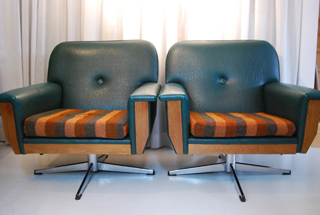 Wolkenkrabber Spectaculair Bezienswaardigheden bekijken Twee bijzondere vintage fauteuils met retro skai leren bekleding | DE GELE  ETALAGE