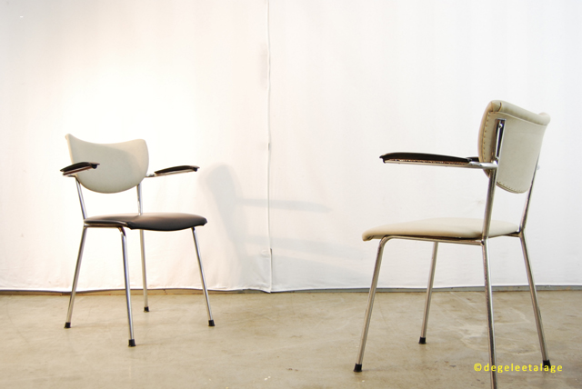 Set van 2 De Wit industriële buisframe stoelen / Gispen | GELE ETALAGE