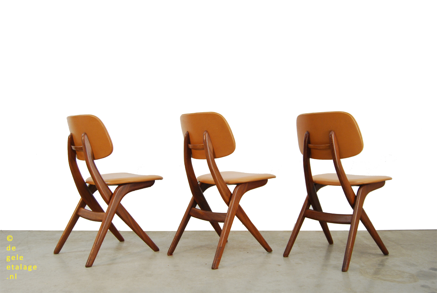 / Vintage teakhouten eettafel stoelen / Louis van Teeffelen / Webe / 1960s / scissor chairs | DE GELE ETALAGE